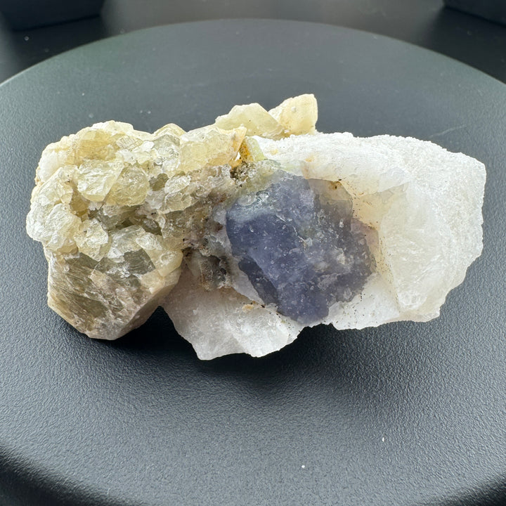 Hackmanite (Soadalite var. Hackmanite)