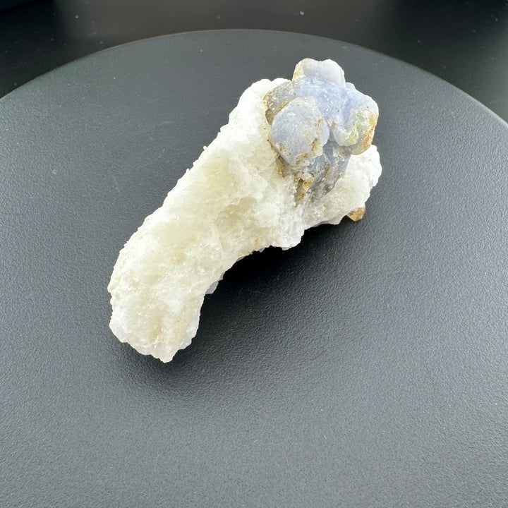 Hackmanite (Soadalite var. Hackmanite)