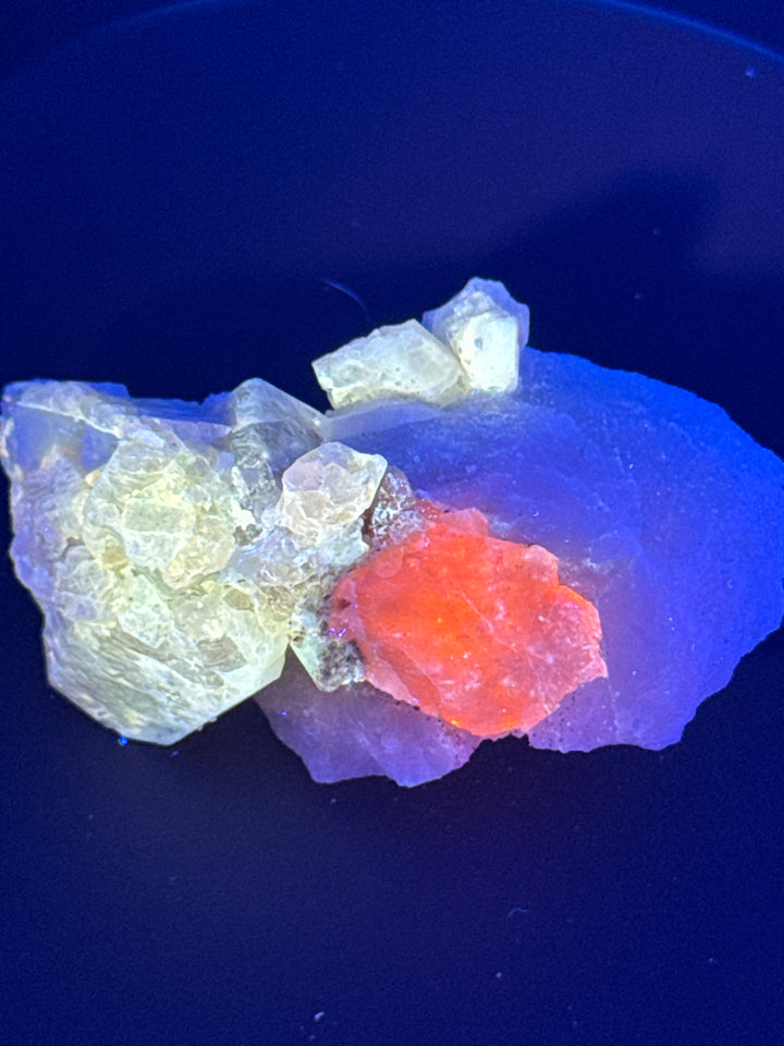 Hackmanite (Soadalite var. Hackmanite)