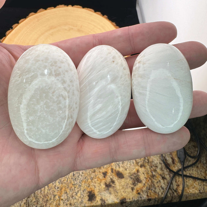 Scolecite Palm Stone